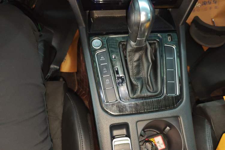 Used Volkswagen Magotan 2017 330TSI DSG Luxury Model Gear Lever