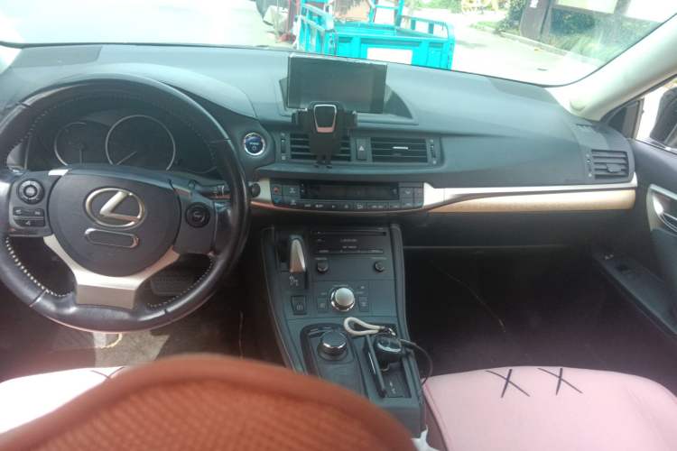 Used Lexus CT 2014 CT200h Elite Edition Monochrome Center Console