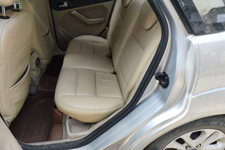 Used Ford Focus 2013 Sedan Classic 1.8L Manual Base Model