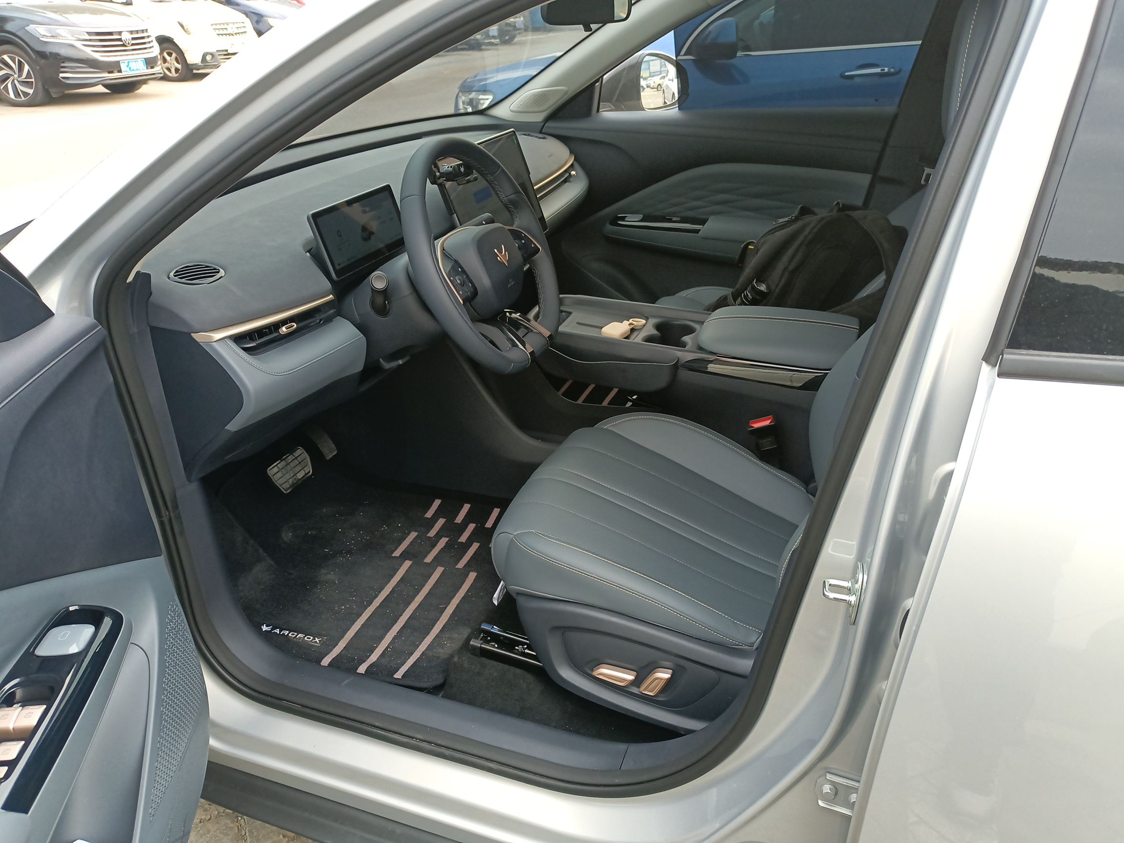 Переднее сиденье в автомобиле