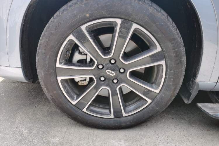 Used Hima AITO M7 2024 1.5T Intelligent Driving 4WD Ultra Version 6 Seats Left Front Wheel Hub