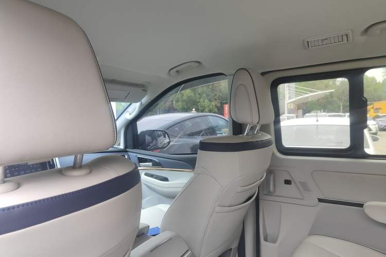 Used FORTHING M7 2022 Lingjue Model 2.0T Automatic Marquis Edition Headliner