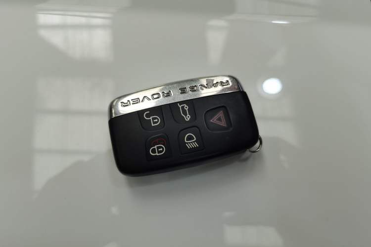 Used Land Rover Range Evoque 2018 240 PS SE Smart Brilliance Edition
