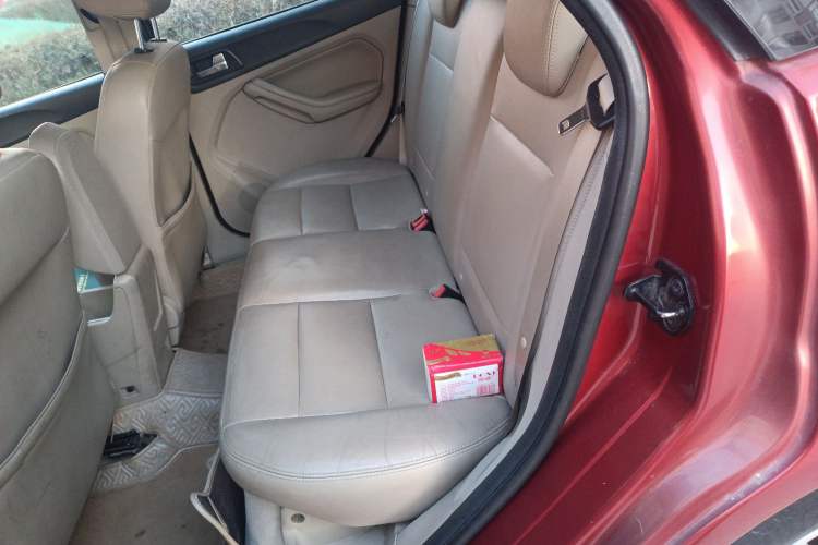 Used Ford Focus 2012 Hatchback Classic 1.8L Automatic Fashion Edition
