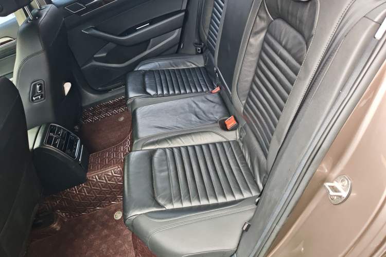 Used Volkswagen Magotan 2018 Facelift 330TSI DSG Luxury Model Left Rear Seat