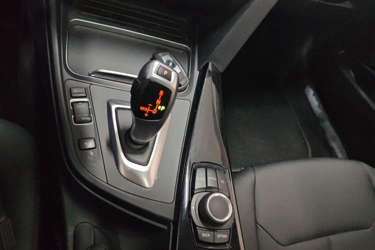 Used BMW 3 Series 2016 320Li Ambition Model
