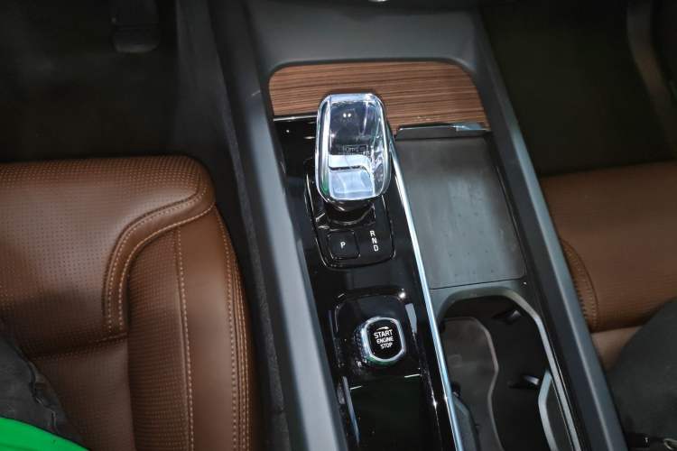 Used Volvo XC60 New Energy 2023 T8 Plug-in Hybrid Long-Range All-Wheel Drive Intelligent Luxury and Enjoyment Edition
