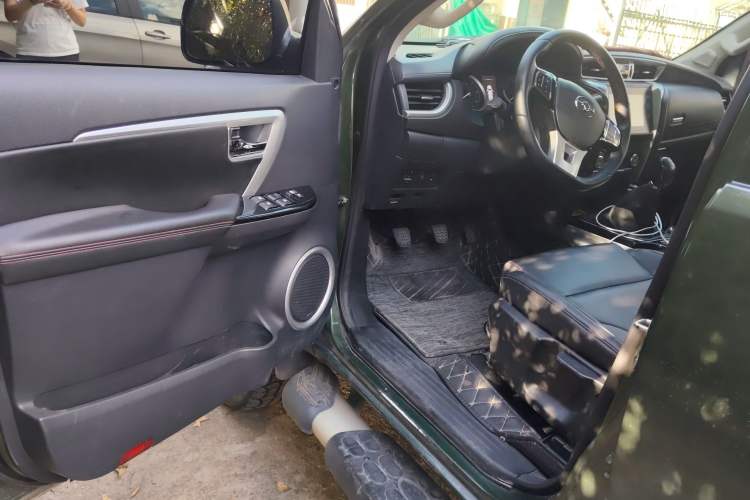 Used Huanghai Da Niu 2022 2.8T Pioneer Edition Manual Diesel 2WD Value-Driven Flat-Bed Cargo Box JE493ZLQ6H Driver Seat