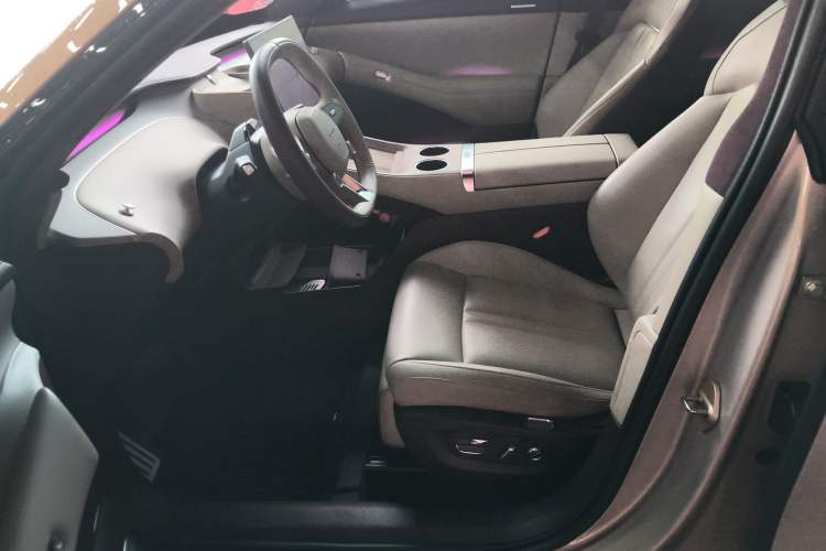 Used Xiaomi Auto YU7 2025 Ultra-Long Range High-Performance All-Wheel-Drive Max Edition Left Front Seat