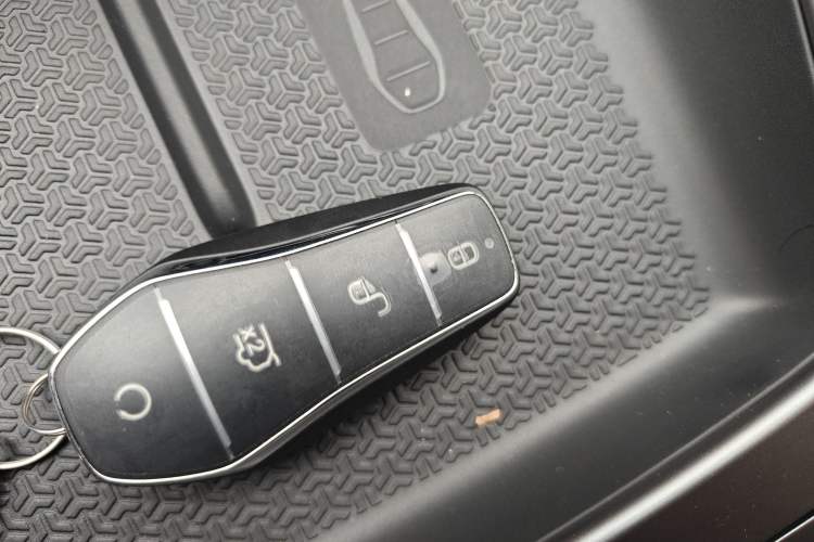 Used BYD Song Pro New Energy 2025 2nd Generation Intelligent Driving Version DM-i 75KM Leading Edition Vehicle Key