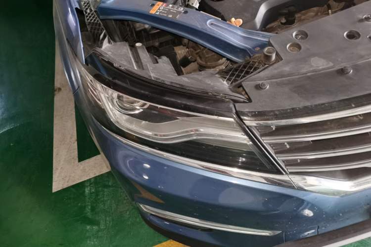 Used Roewe RX5 2016 20T Two-Wheel Drive Automatic Internet Smart Edition Right Front Headlight