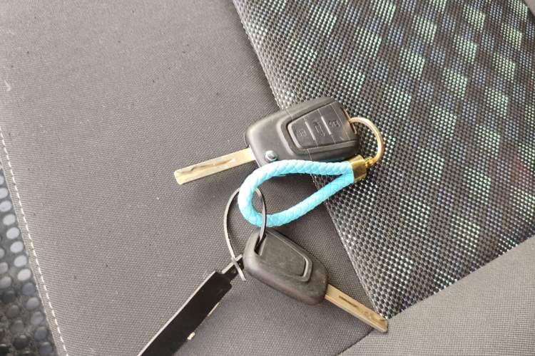 Used SAIC MAXUS Xintu V80 2024 Aotuntong Value Edition 6MT Short Wheelbase Mid-Height Roof 127 Ps 5/6 Seats