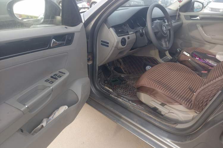 Used Volkswagen Bora 2013 1.6L Manual Fashion Edition Driver Seat