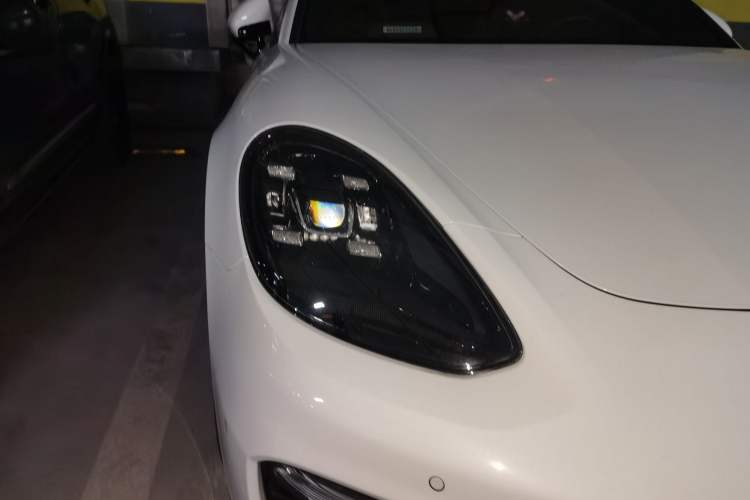 Used Porsche Panamera 2023-Year Restyled Panamera Executive Extended Platinum Edition 2.9T Right Front Headlight