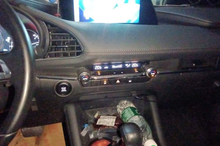 Used Mazda 3 Axela 2022 2.0L Automatic Zhiya Edition Audio And AC Panel