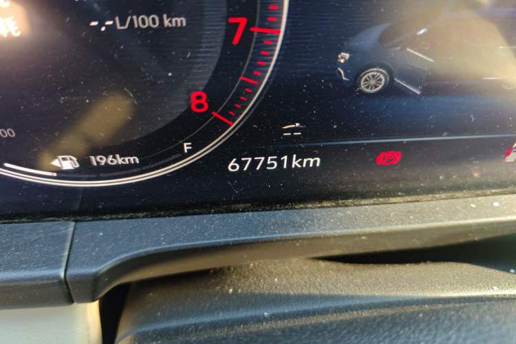 Used Buick GL8 2022 ES Landtrek 653T Flagship Model Odometer Close Up