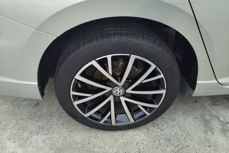 Used Volkswagen Lavida 2018 280TSI DSG Luxury Edition China V Standard Right Rear Wheel Hub