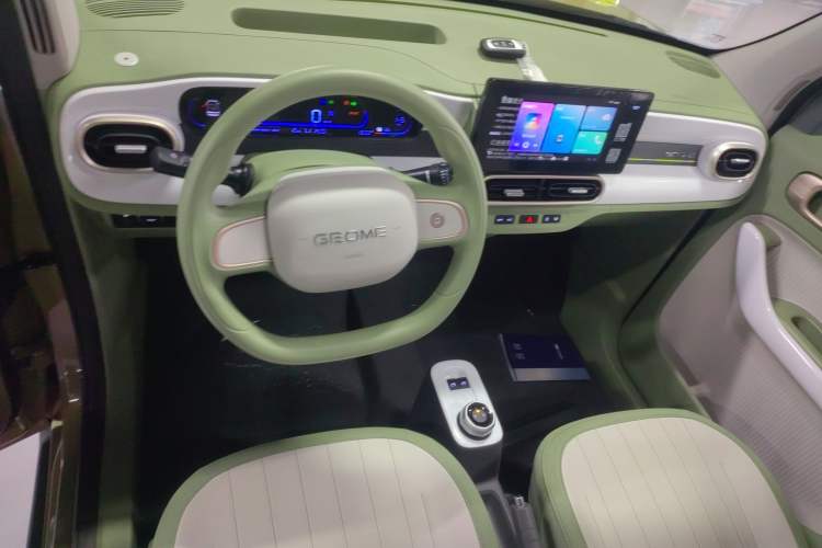 Used Geely Galaxy Panda 2025 210km Panda Rider Center Console