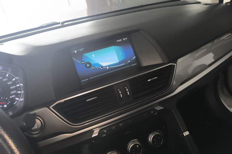 Used Haval H6 2018 Blue Label Sport Edition 1.5T Manual Two-Wheel Drive Elite Model Audio And AC Panel