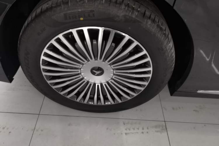 Used VOYAH Dream 2025 PHEV Four-Wheel Drive Excellence Kunpeng Edition Right Rear Wheel Hub