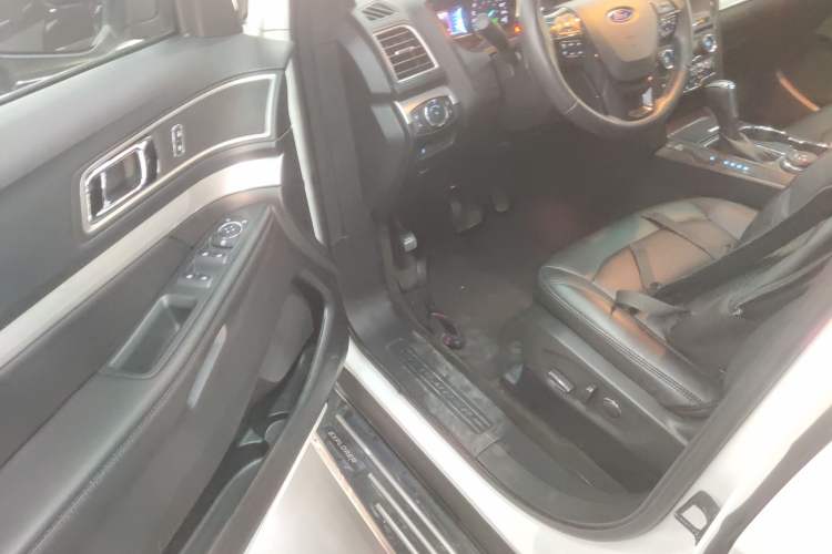 Used Ford Explorer  Interior 3