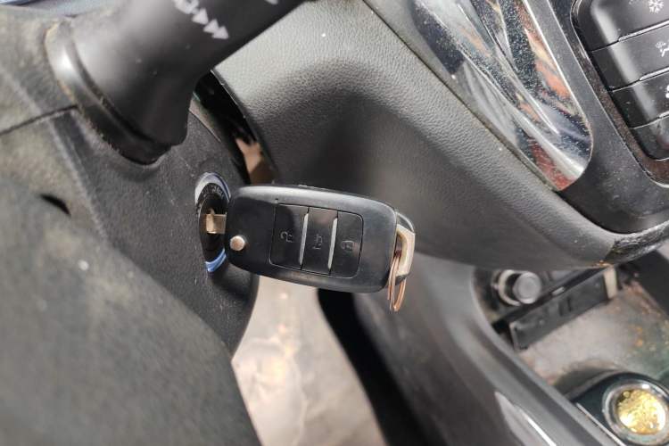 Used SWM X3 2017 1.6L Manual Fashion Model Vehicle Key