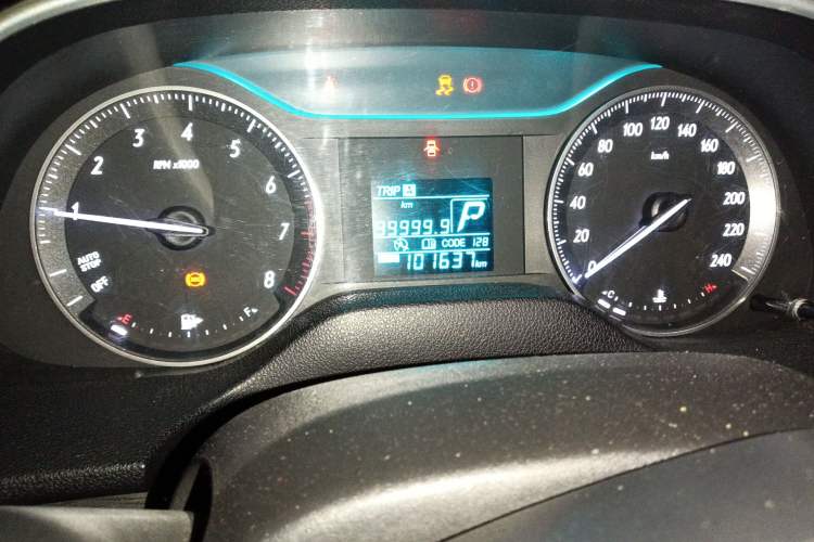 Used Buick GT 2015 15N Automatic Entry-Level Trim Odometer Close Up