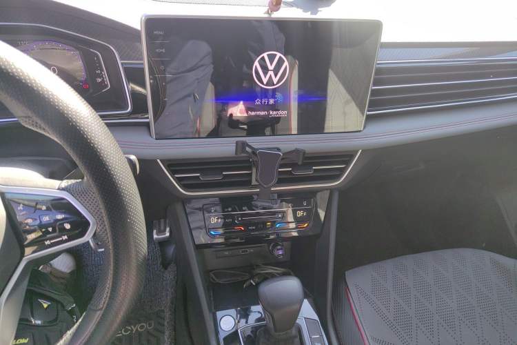 Used Volkswagen Tiguan L 2023 330TSI Automatic Two-Wheel Drive R-Line Flagship Edition Audio And AC Panel