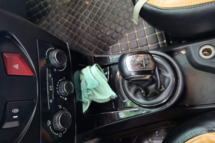 Used Citroen C-Quatre 2013 1.6L Manual Prestige CNG Model Gear Lever