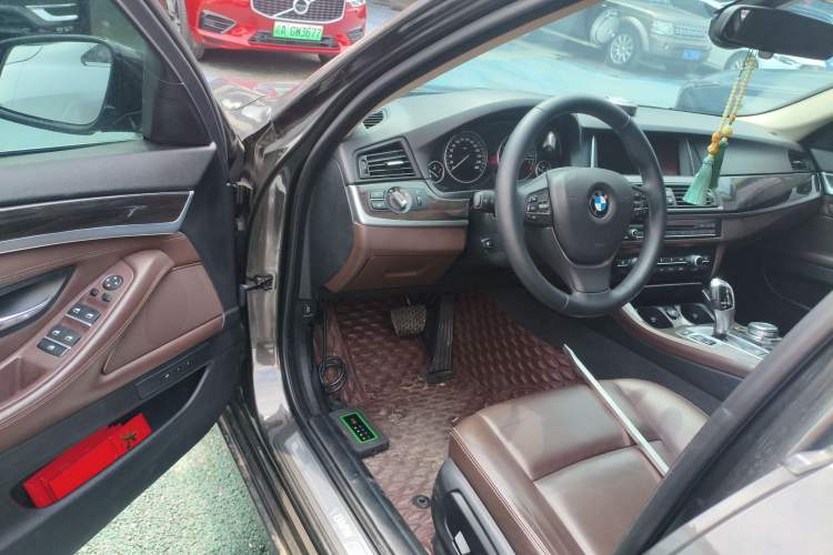 Used BMW 5 Series 2017 525Li Luxury Design Package Driver Seat