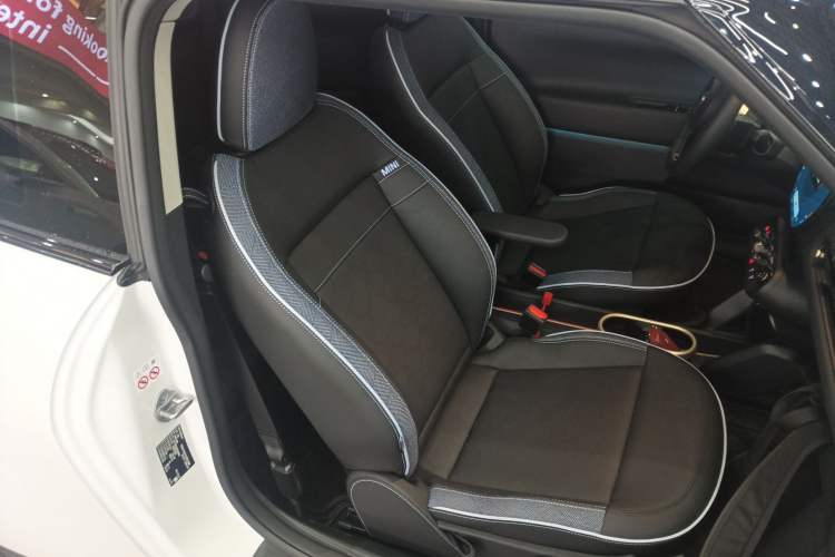 Used MINI Electric COOPER 2025 456km COOPER E Classic Style Right Front Seat