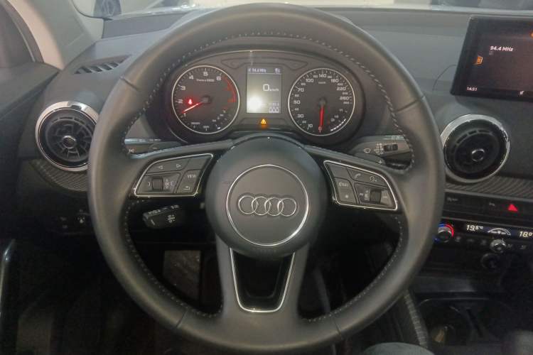 Used Audi Q2L 2022 35 TFSI Fashionable and Elegant Model Steering Wheel