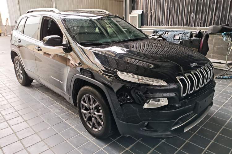 Used Jeep Cherokee 2020 2.0L Two-Wheel Drive Classic Sports Edition
