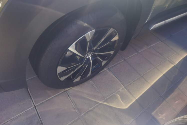 Used Mazda CX-50 2023 2.5L Luxury Edition Left Front Wheel Hub