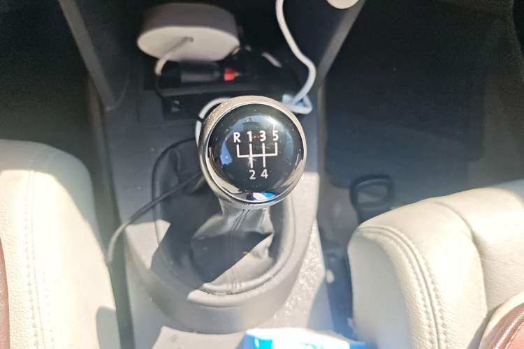 Used Volkswagen Touran 2015 1.4T Manual Fashion Edition 5-Seater Gear Lever