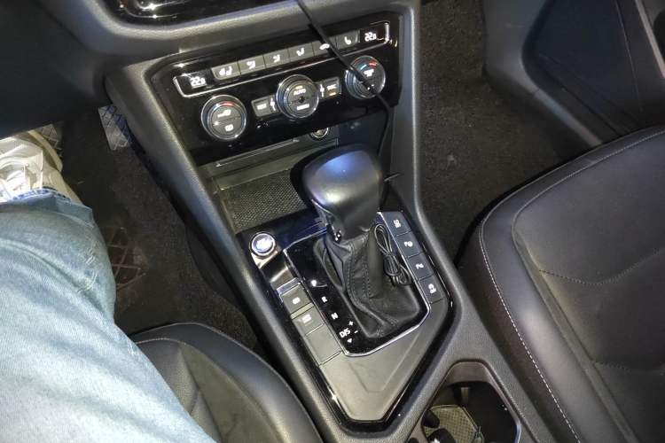 Used Volkswagen Tiguan L 2019 330TSI Automatic Two-Wheel Drive Smart Luxury Version China VI Standard Gear Lever