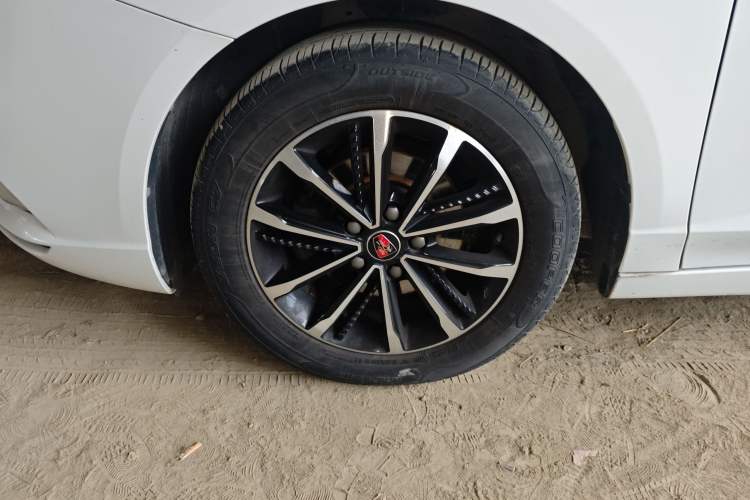 Used Roewe i5 2020 1.5L Manual 4G Connect Leehao Flagship Edition Left Front Wheel Hub