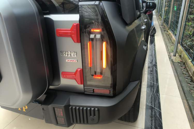 Used JETOUR Traveler 2023 2.0T All-Wheel-Drive CrossPRO Exterior 3