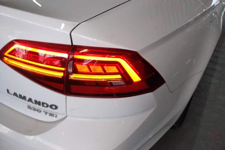 Used Volkswagen Lamando 2019 230TSI DSG Fashion Edition China VI