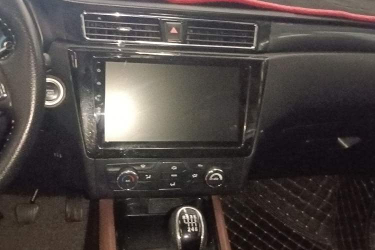 Used Dongfeng Fengon 580 2017 1.5T Manual Luxury Model