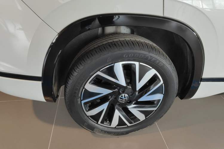 Used Volkswagen Tayron 2023 Revised Version 380TSI All-Wheel Drive R-Line High-Energy Edition Right Rear Wheel Hub