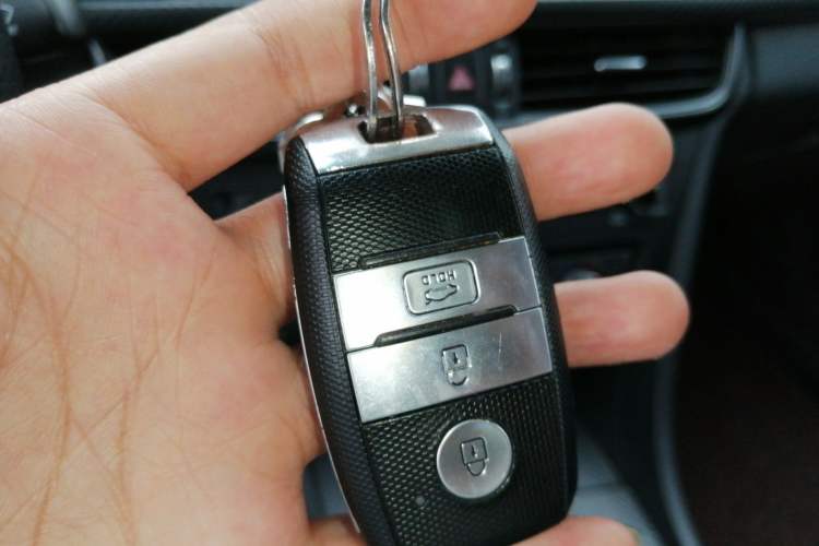 Used Kia K5 2016 1.6T Automatic LUX Vehicle Key
