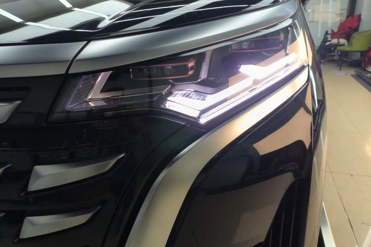 Used Denza D9 2022 DM-i 1040 Prestige Model