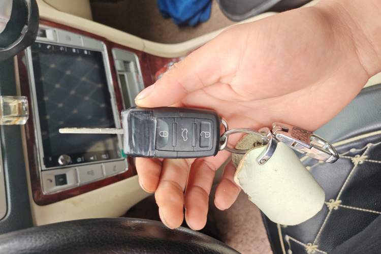 Used Volkswagen Passat 2009 2.8L V6 Automatic Supreme Edition Vehicle Key