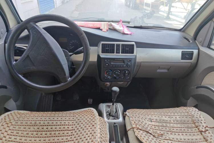 Used Wuling Rongguang 2011 1.2L Standard Version Center Console