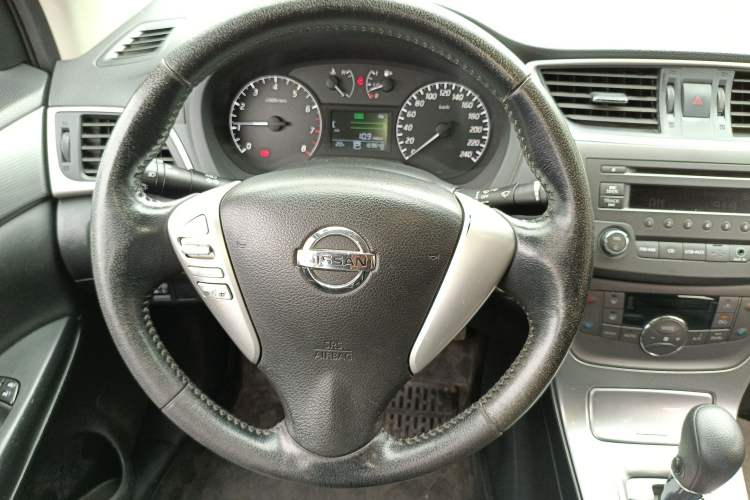 Used Nissan Sylphy 2014 1.6XV CVT Deluxe Edition Steering Wheel