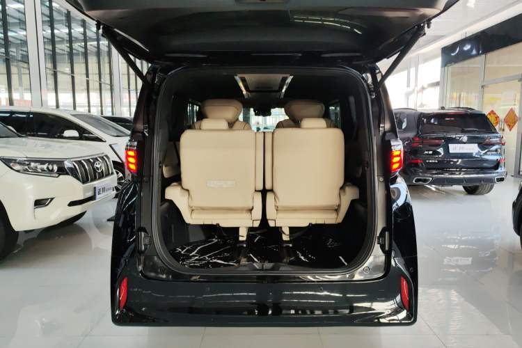 Used Toyota Alphard 2024 Dual-Engine 2.5L Deluxe Edition
