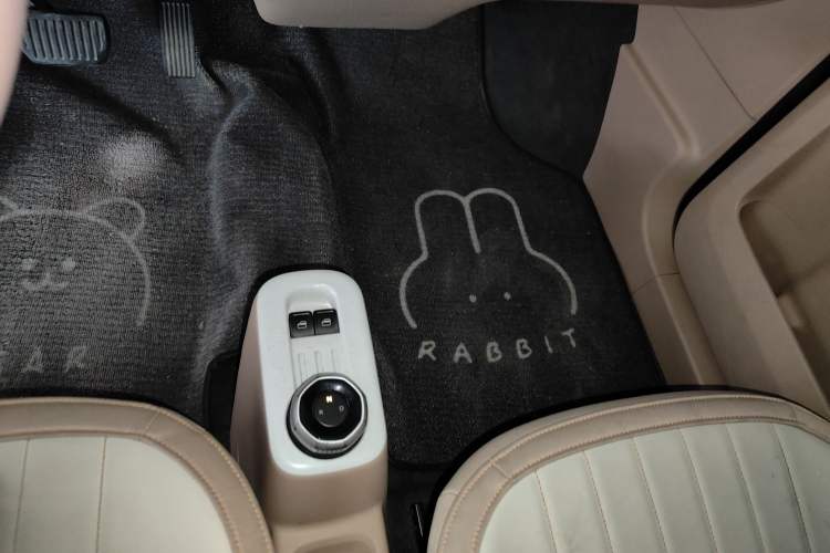 Used Geely Galaxy Panda 2023 Panda Mini 200km Endurance Bear
