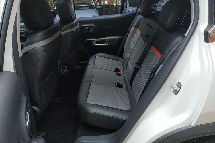 Used Citroen C5 AIRCROSS 2017 350THP Fashion Edition Left Rear Seat