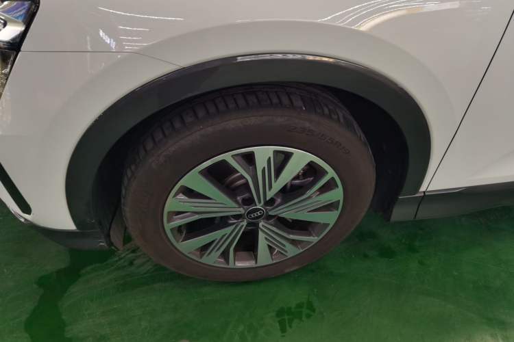 Used Audi Q5 e-tron 2023 40 e-tron Shining Edition Brocade Suit
